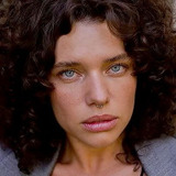 Bruna Linzmeyer — Lea