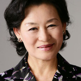 Choi Sun-ja — Hwa-ran's mother