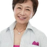 Akiko Tsuboi — Narrator (voice)