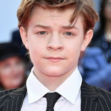 Оакс Фигли — Charlie Dessen