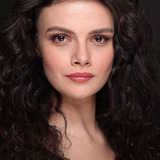 Sinem Ünsal — Feride/Gizem Kılıçlı