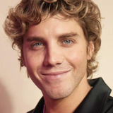 Lukas Gage — Max allen