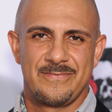 Энтони Азизи — Mohammad 'Mo' Hassain