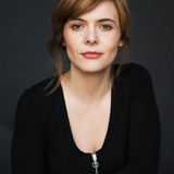 Alexa-Jeanne Dubé — Suzanne