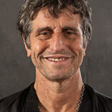 Diego Peretti — Emilio Ravenna