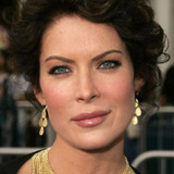 Lara Flynn Boyle — Leslie