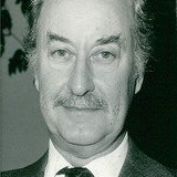 Frank Thornton — Captain Peacock