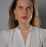 Maggie Schneider — Aeromoça