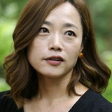 윤진성 — Mi-Ho's mother