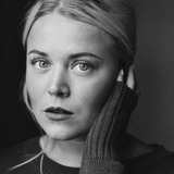 Roos Dickmann — Naomi Wienesse