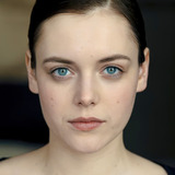 Valerie Stoll — Elena (jung)