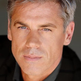 Peter Mochrie — Det. Steve Hayden