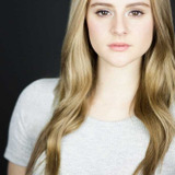 Larissa Albuquerque — Izzie (voice)
