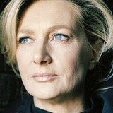 Anne Loiret — Caroline