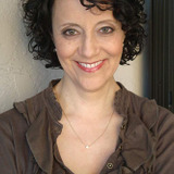 Pilar Uribe — María Beatriz Valencia