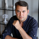 Тарас Кузьмин — Олег Чернов, врач