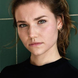Carolin Garnier — Steffi Adam