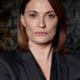 Сара Пэриш — Superintendent Julie Spry