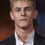 Патрик Криадо — Nuño de Santillana y Guzmán, Marqués de Santillana