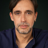 Pedro Pernas — Homem Paragem Autocarro