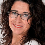 Josefina Velasco — Elcira Morales