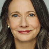 Miriam Smith — Elizabeth/Nurse Pania