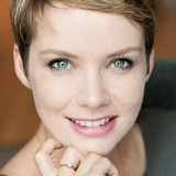Andrea Osvárt — Isabell Larenz
