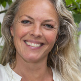 Trine Pallesen — Karen Nebel