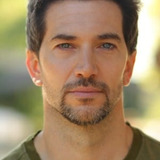 Люк Робертс — Captain Dan Peterson