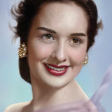 Gloria Romero — Doña Valeria Valencia