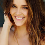 Rebecca Breeds — Cassie Cometti