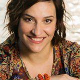 Simone Gutierrez — Maria de Lurdes (Lurdinha)