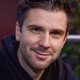 Donald Reignoux — Le capitaine (voice)