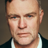 Джулиан Льюис Джонс — Simon Sharp