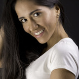 Raquel Robles — María