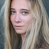 Zoé Schellenberg — Solène