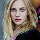 Elisa Schlott — Holly Valentin