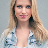 Barbara Dunkelman — Yang Xiao Long (voice)