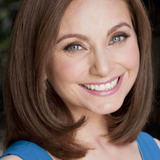 Elizabeth Álvarez — Doña Marcia Villarroel Drummond