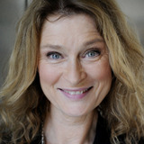 Lena Endre — Erika Berger