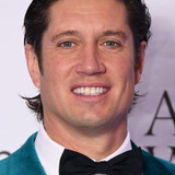 Vernon Kay — Self