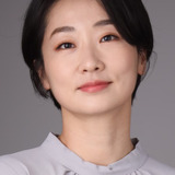 У Чон Вон — Chef Yang's older sister