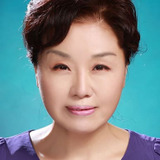 Ban Hye-ra — Yoo Joo's mother