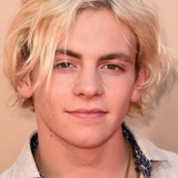 Ross Lynch — Harvey Kinkle