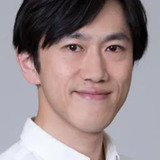 六角慎司 — Ayumi's father