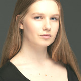 Jasmin Berkiş — Naz