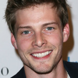 Hunter Parrish — Silas Botwin