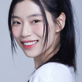 Song Ji-oh — Cho Su Mi [Photography club president]