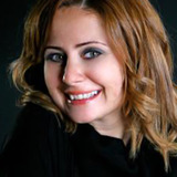 Esra Akkaya — Mirel Mizrahi