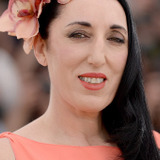 Rossy de Palma — Narradora (voz) / María / Mamen
